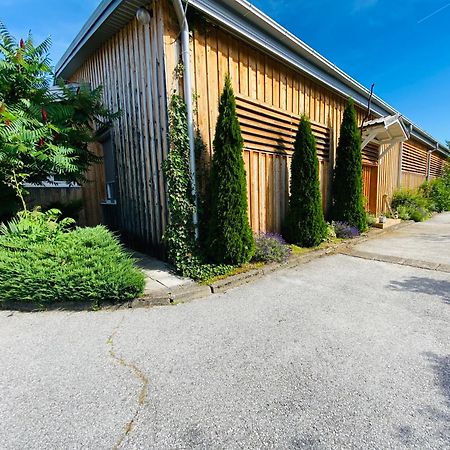 Rooms & Glamping Lana Haus Licko Petrovo Selo Bagian luar foto