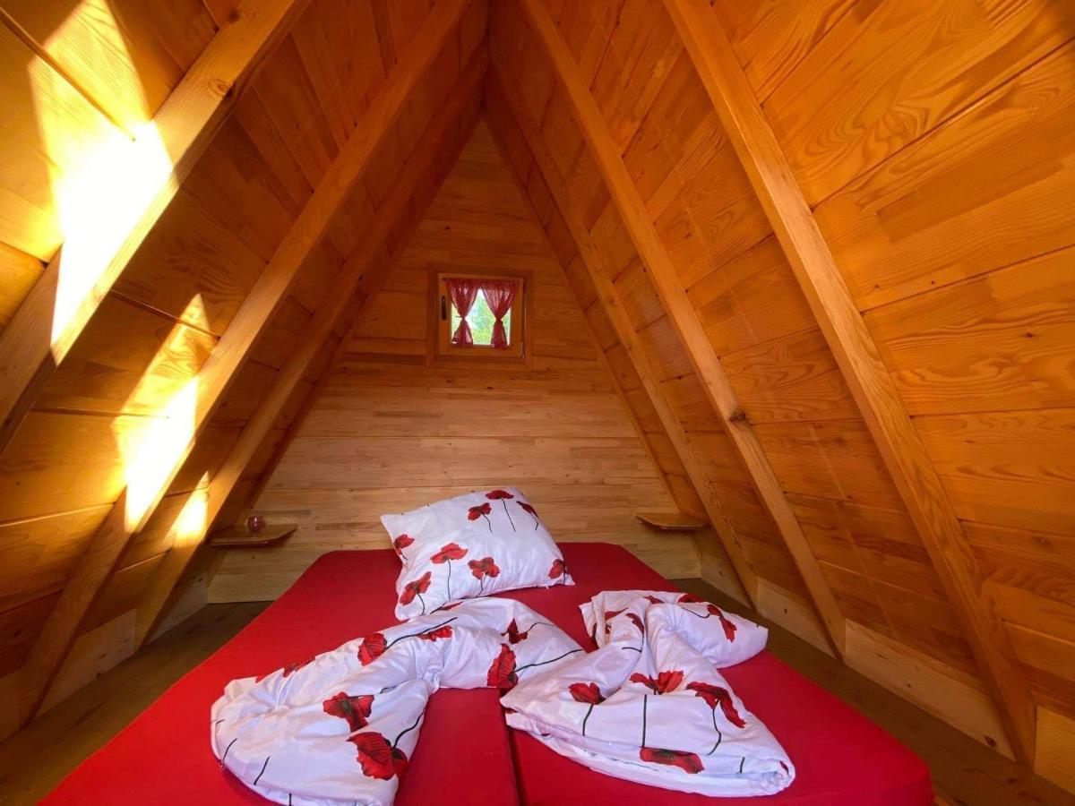 Rooms & Glamping Lana Haus Licko Petrovo Selo Bagian luar foto