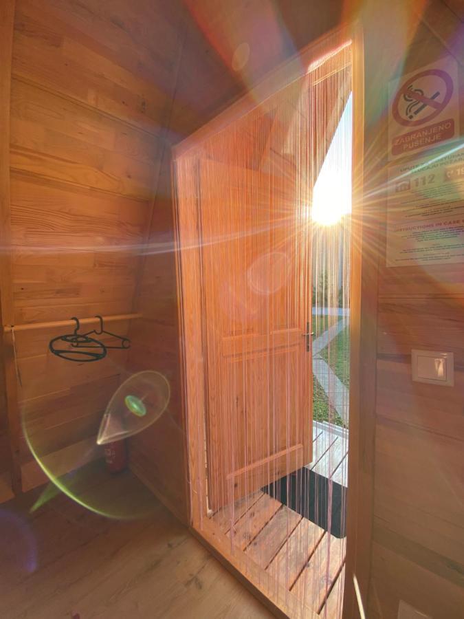 Rooms & Glamping Lana Haus Licko Petrovo Selo Bagian luar foto