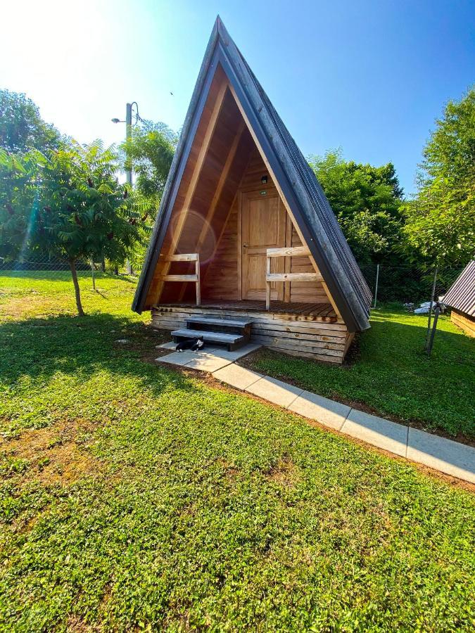 Rooms & Glamping Lana Haus Licko Petrovo Selo Bagian luar foto