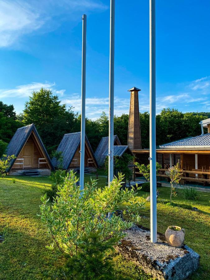 Rooms & Glamping Lana Haus Licko Petrovo Selo Bagian luar foto