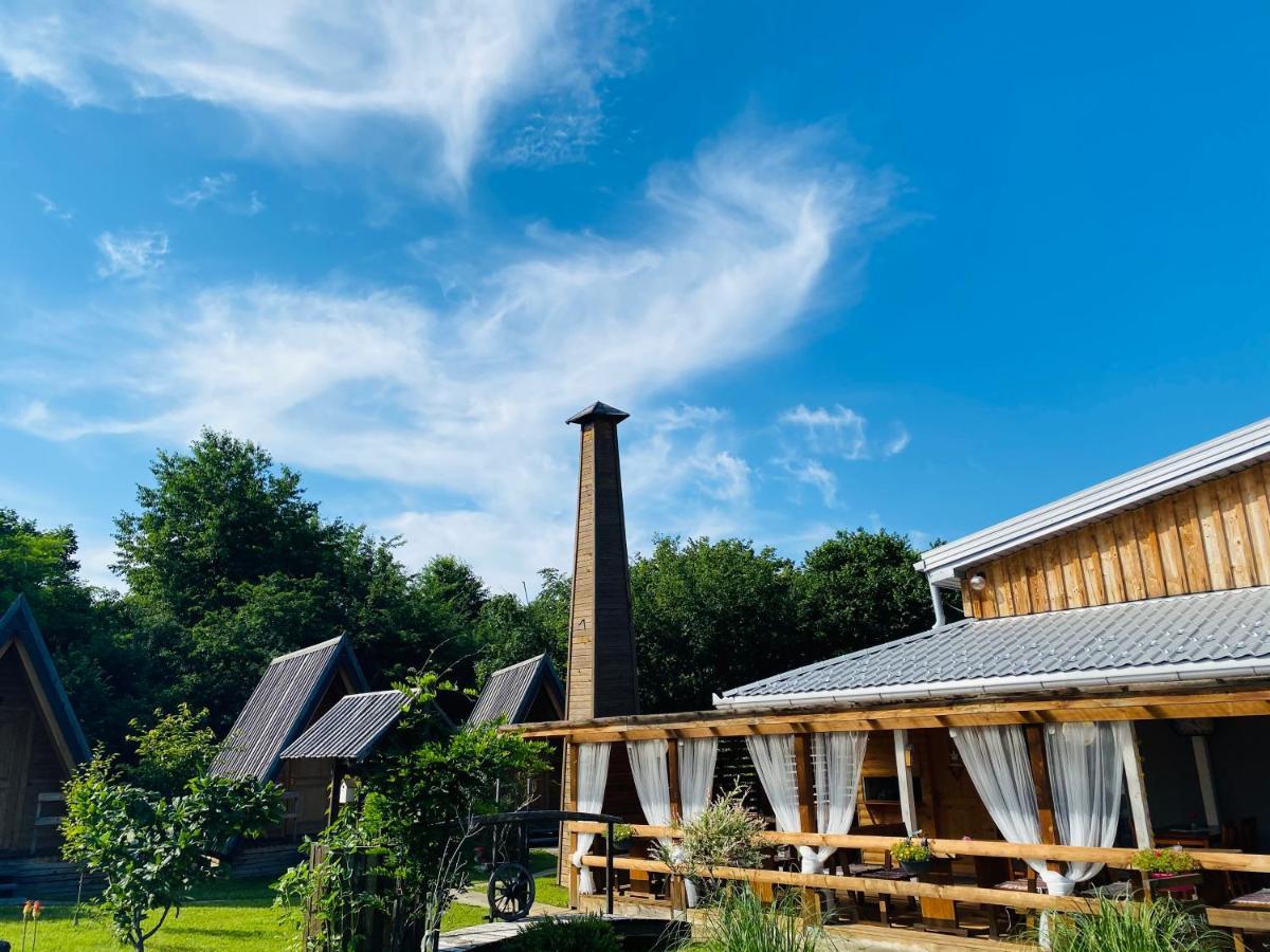 Rooms & Glamping Lana Haus Licko Petrovo Selo Bagian luar foto