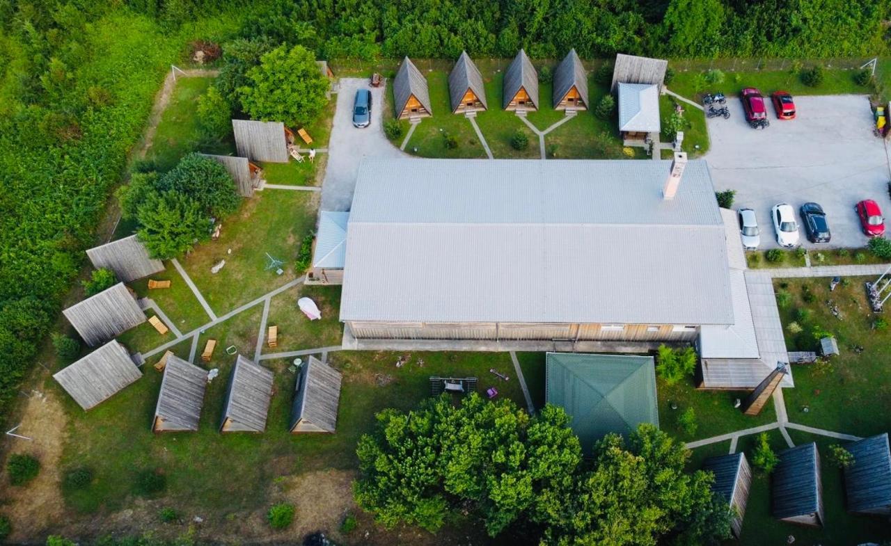 Rooms & Glamping Lana Haus Licko Petrovo Selo Bagian luar foto