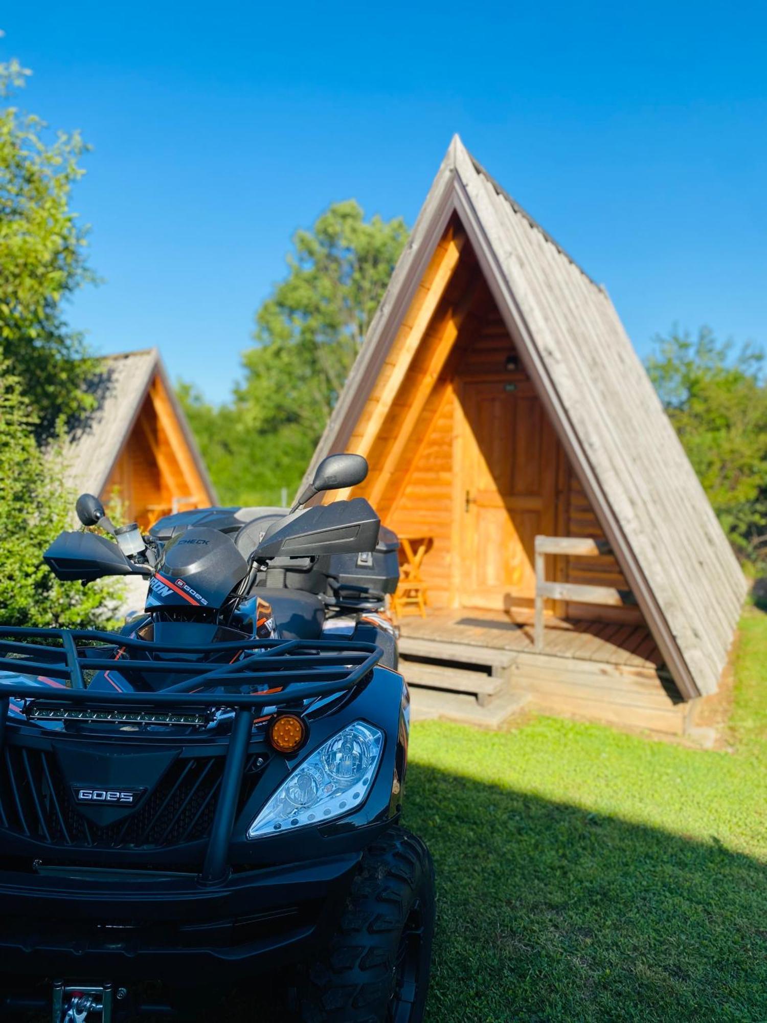Rooms & Glamping Lana Haus Licko Petrovo Selo Bagian luar foto