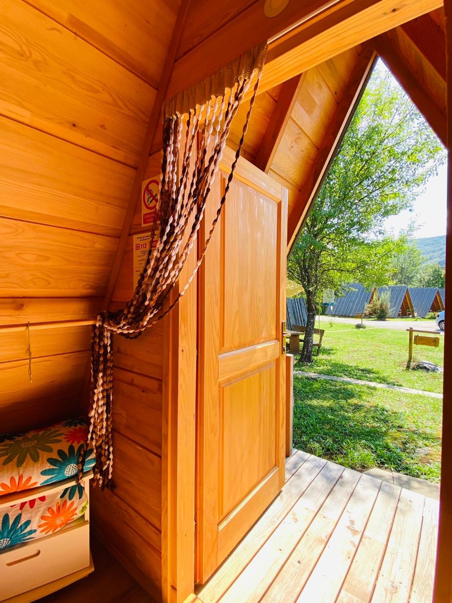 Rooms & Glamping Lana Haus Licko Petrovo Selo Bagian luar foto