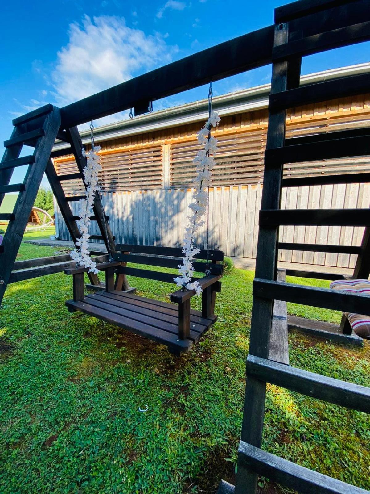 Rooms & Glamping Lana Haus Licko Petrovo Selo Bagian luar foto