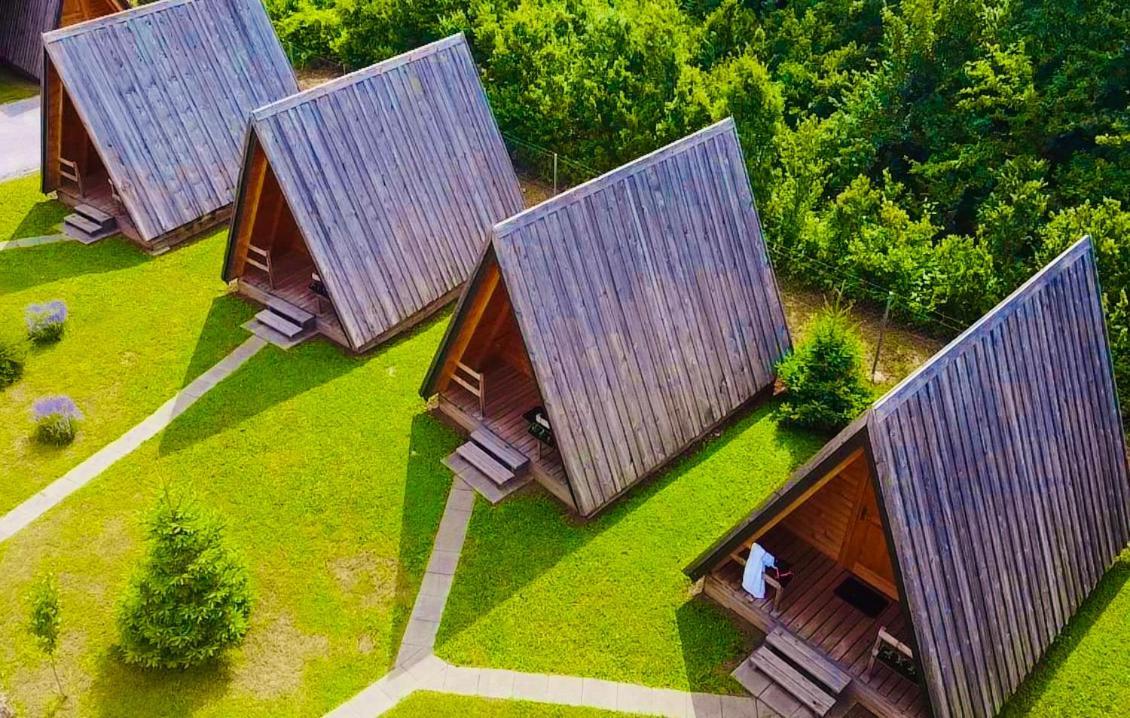 Rooms & Glamping Lana Haus Licko Petrovo Selo Bagian luar foto