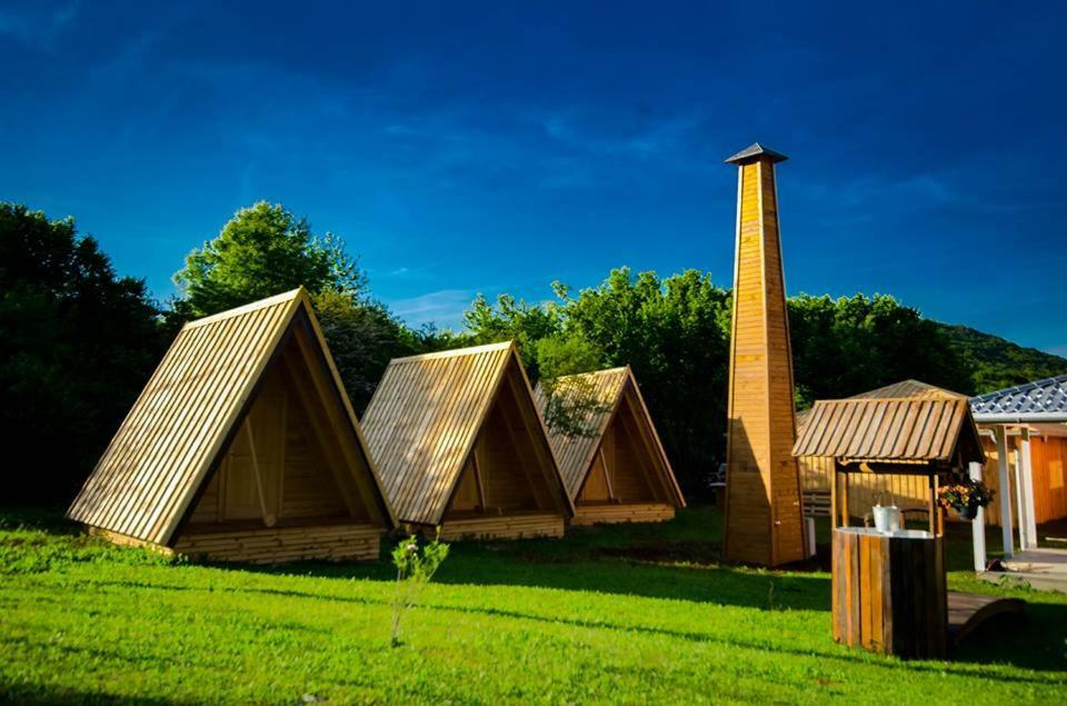 Rooms & Glamping Lana Haus Licko Petrovo Selo Bagian luar foto